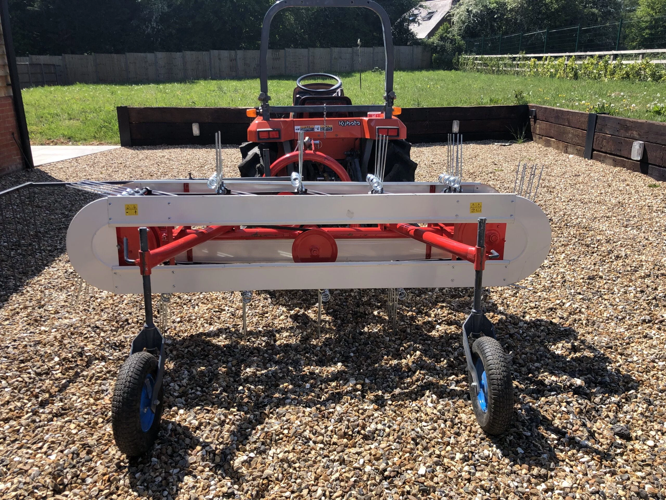 Hay turning spreading machine