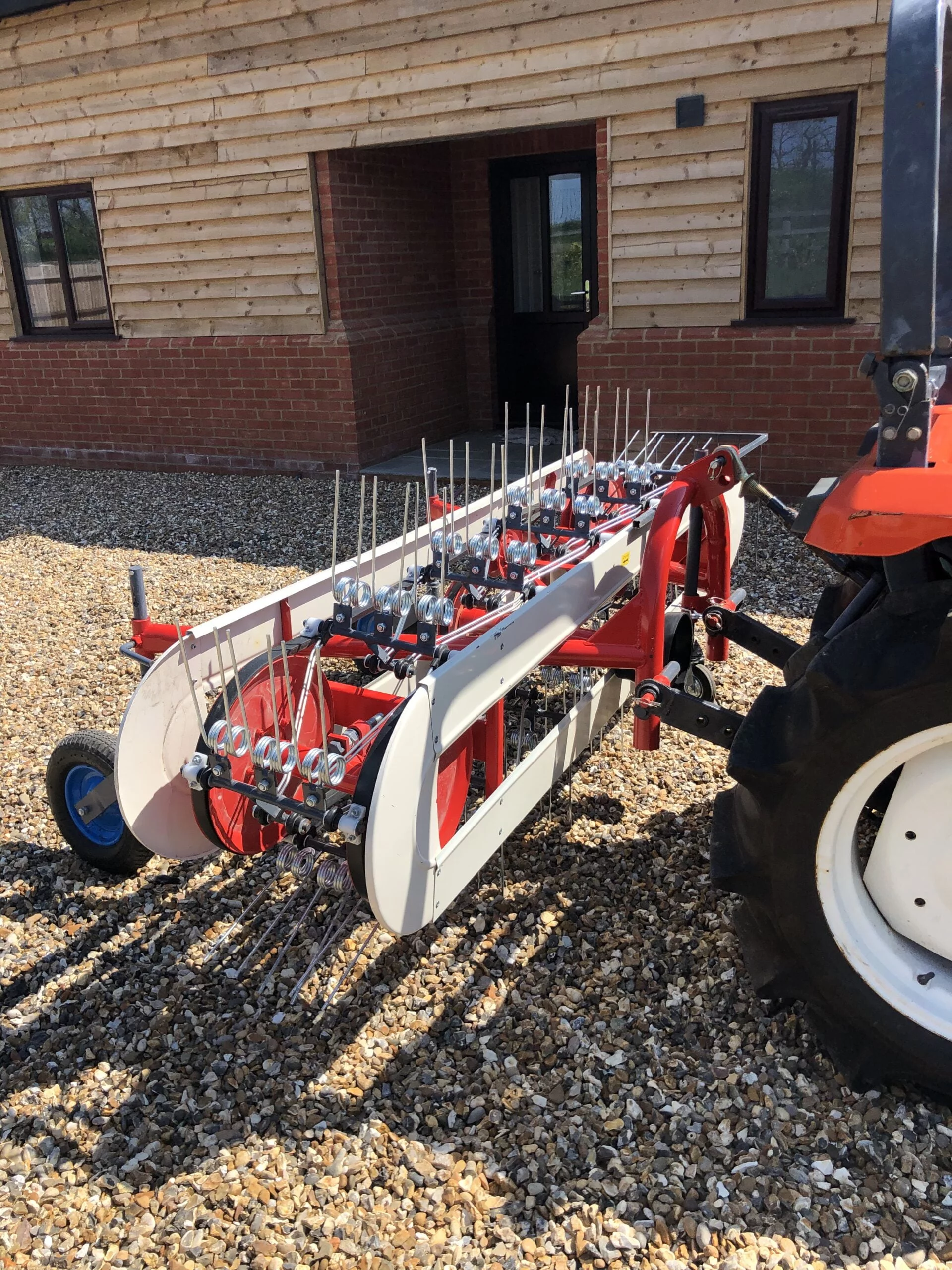 Hay turning spreading machine